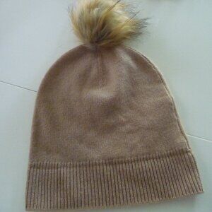 NORDSTROM RACK SOFT COZY WARM 100% CASHMERE BEIGE BEANIE WITH POMPOM